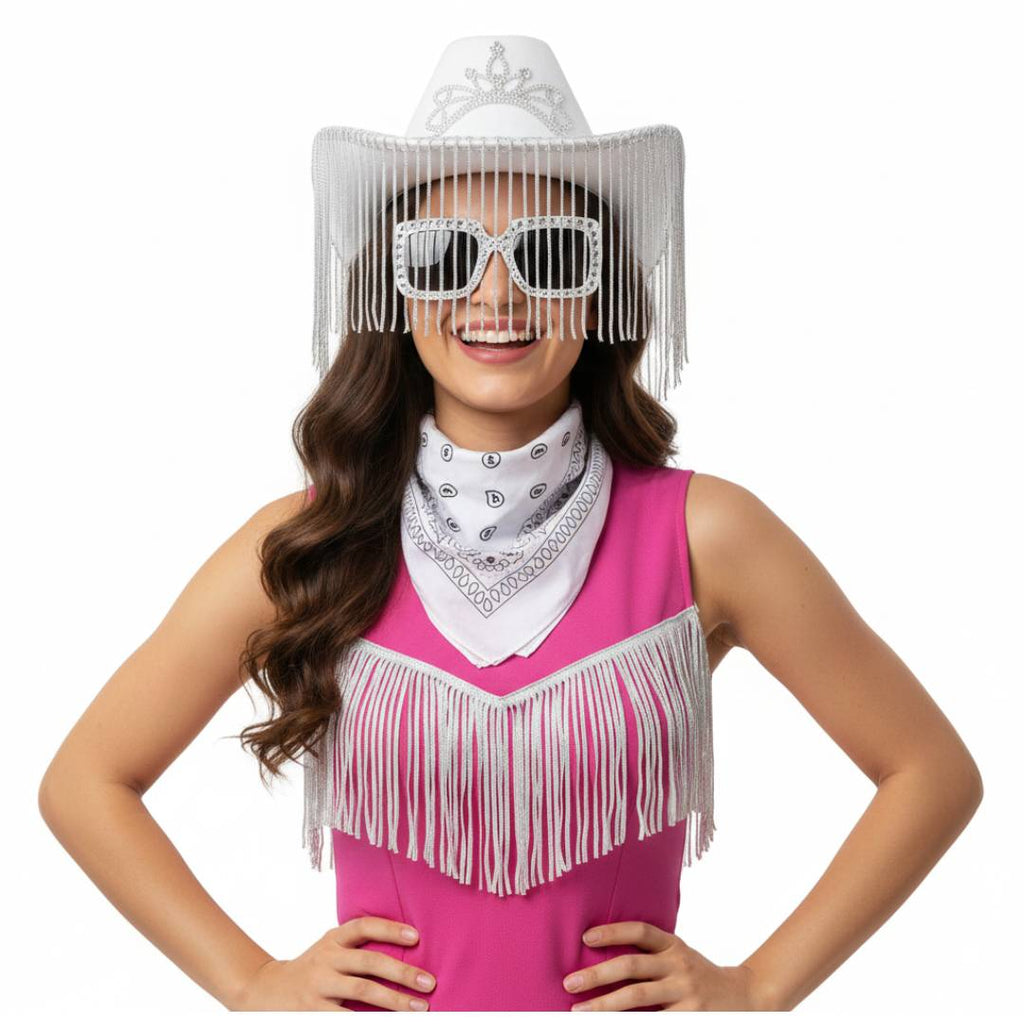 Pack Disfraz Vaquera Blanca Premium: Sombrero Cowgirl con Flecos y Corona, Gafas de Sol Retro con Strass y Bandana Paisley - Kit Completo Talla Única para Adulto - Ideal Carnaval, Festivales, Despedidas y Eventos de Fantasía