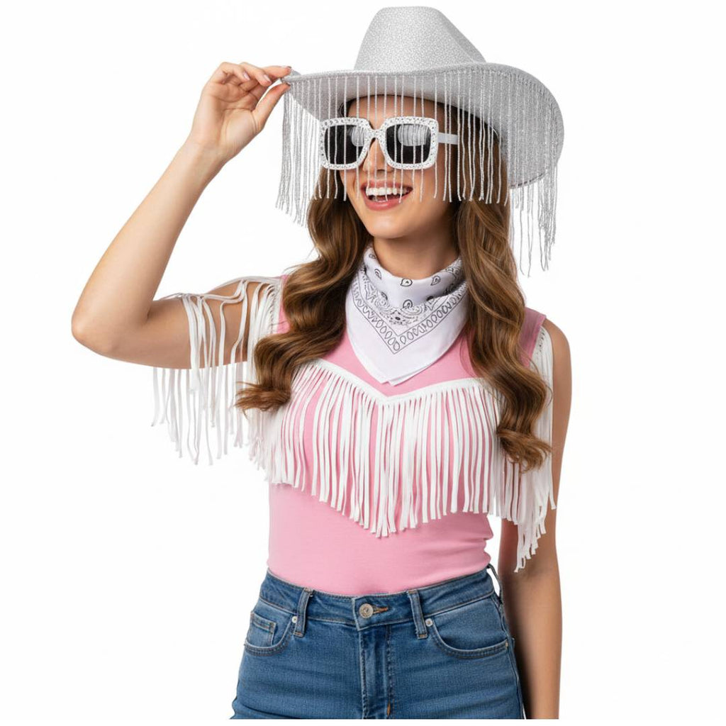 Pack Disfraz Vaquera Premium Adulto: Sombrero Cowgirl con Flecos de Lujo y Tiara, Gafas de Sol Retro Glam y Bandana Paisley – Set Completo 3 Piezas para Carnaval, Festivales y Despedidas – Talla Única