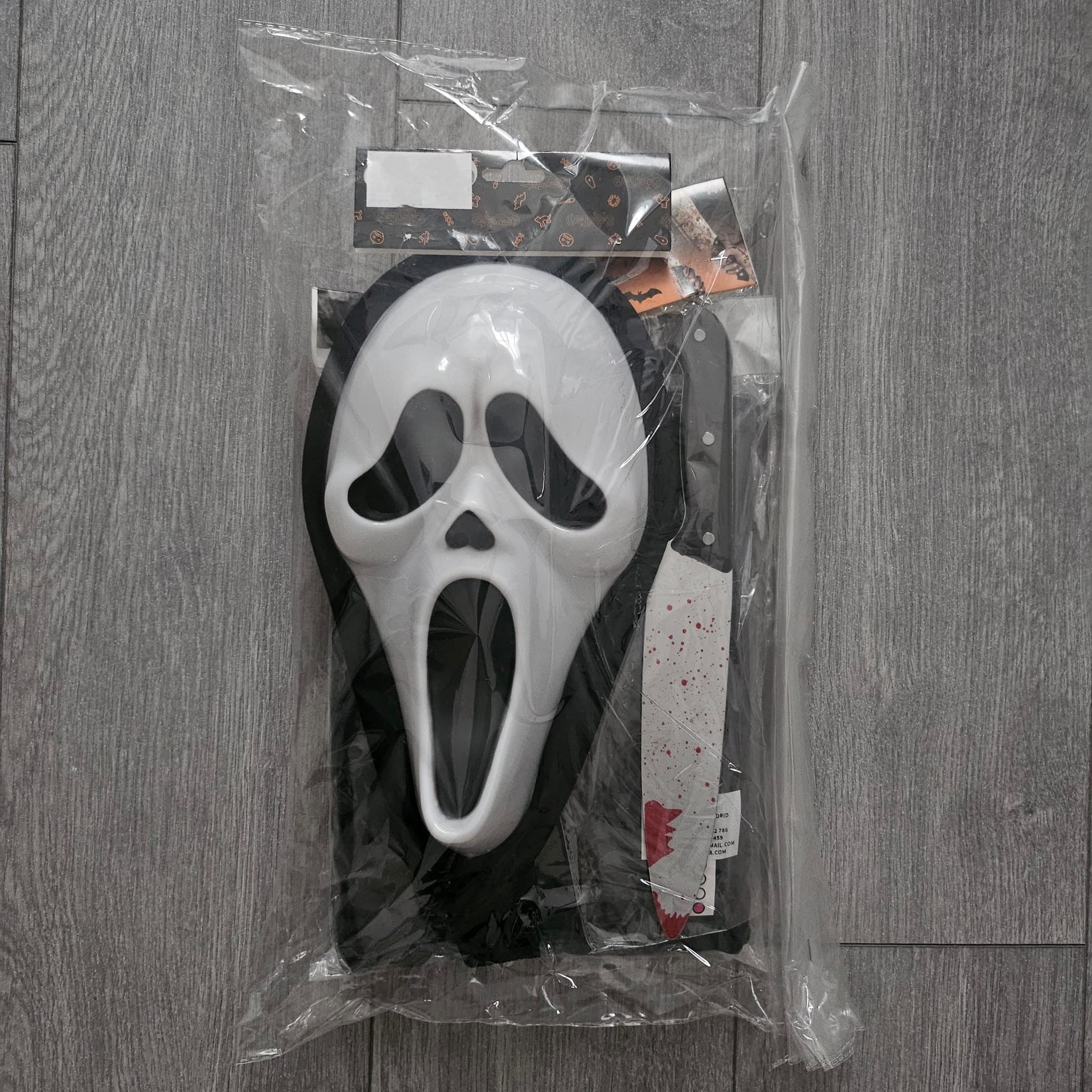 Pack Disfraz Terror Slasher - Máscara con Capucha, Guantes y Cuchillo Sangriento Falso - Talla Única Adulto y Niño - Kit Completo para Halloween, Carnaval y Fiestas Temáticas